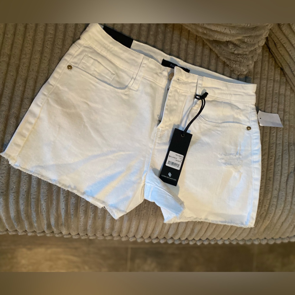 NWT Numero Women’s size 26 jean shorts